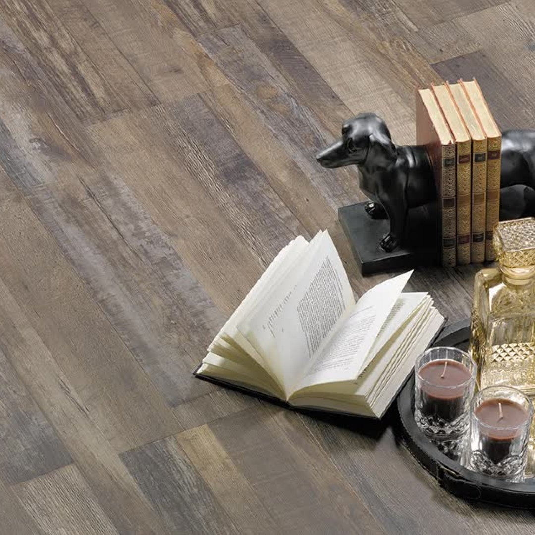 L23 Ploutos Lames Floor Covering